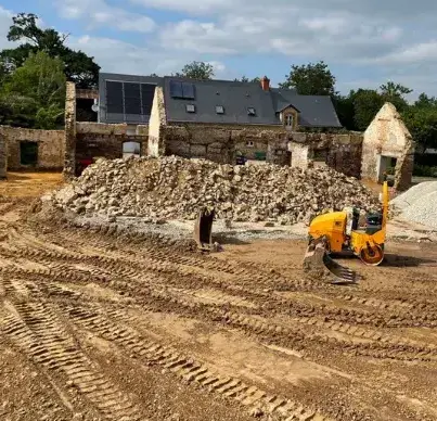 location mini pelle avec chauffeur Montsûrs-1